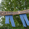 Spijkerbroek hangen