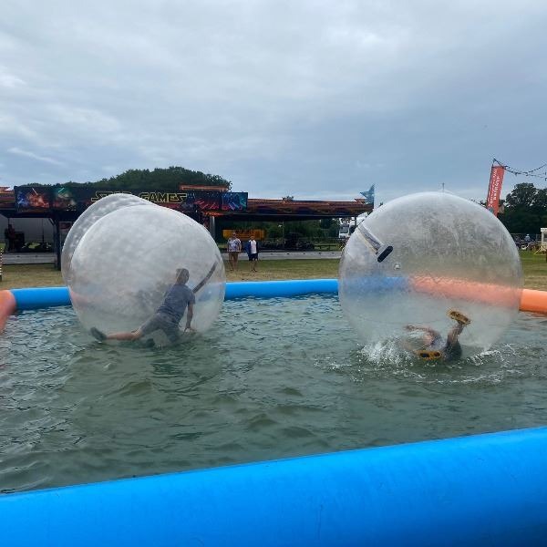 Zwembad met 2 aquaballen en aquarol